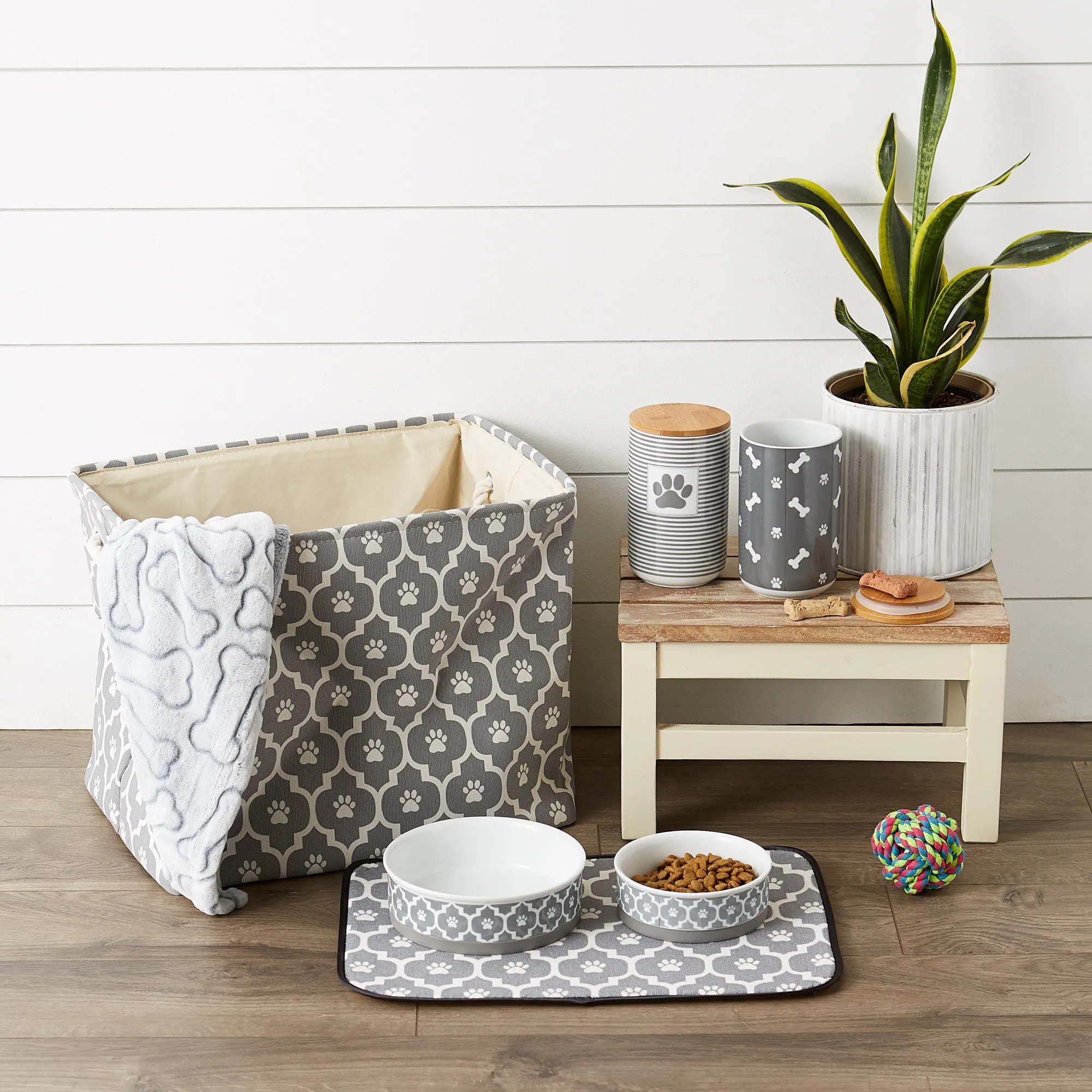 Gray/Off White Lattice Paw Pet Mat