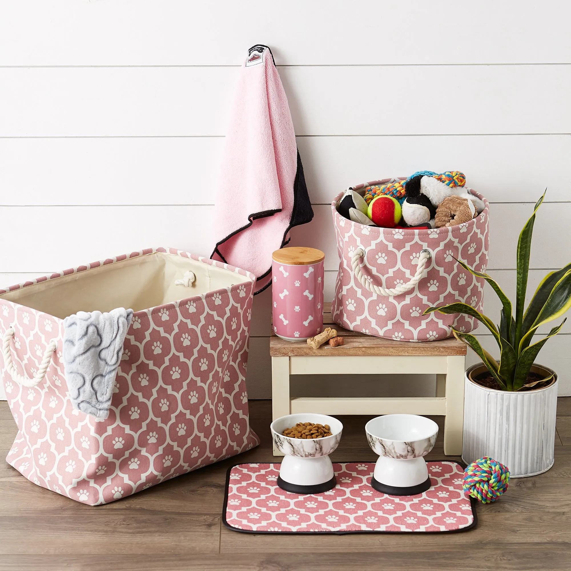 Pink/Off White Lattice Paw Pet Mat