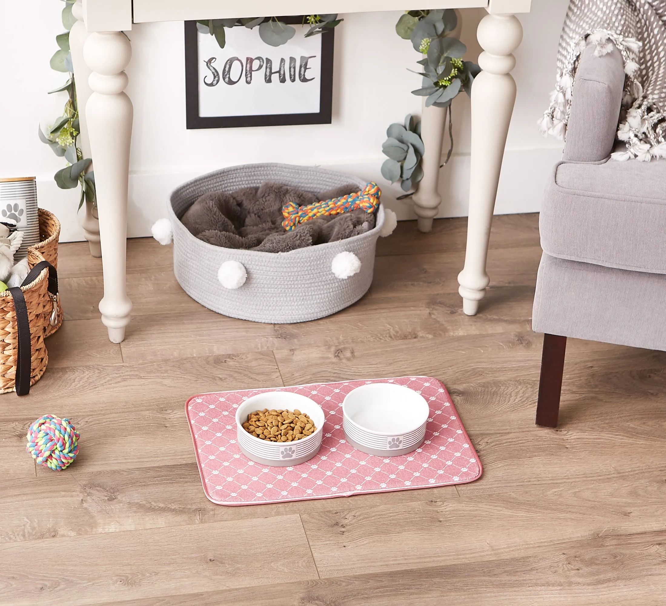 Rose Printed Trellis Paw Pet Mat